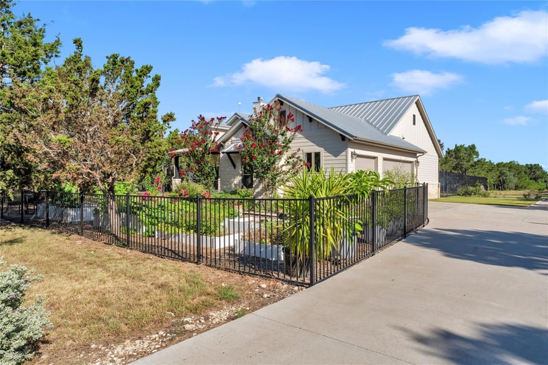 Virtual tour of 2140 Carpenter LOOP