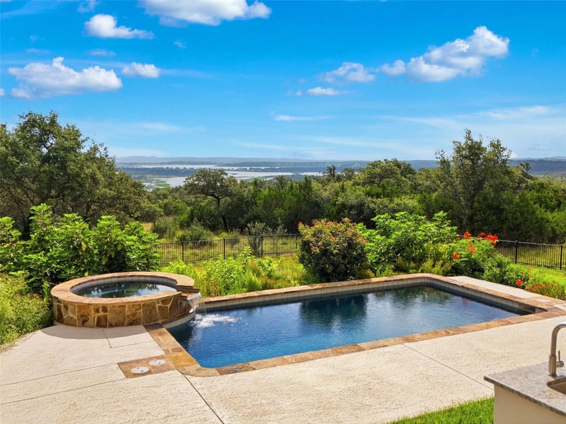Virtual tour of 2144 Senora RDG