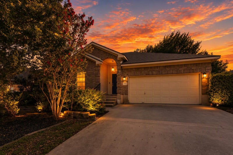 Virtual tour of 2148 Stonehaven