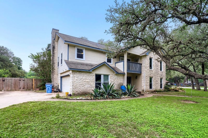 Virtual tour of 215 Dewberry Cv