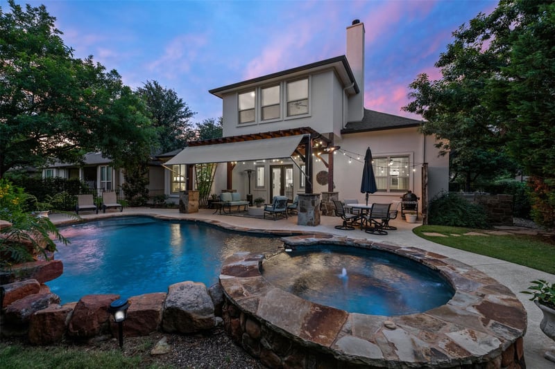 Virtual tour of 215 Lake Como DR