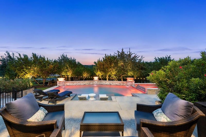 Virtual tour of 215 Lodestone LN
