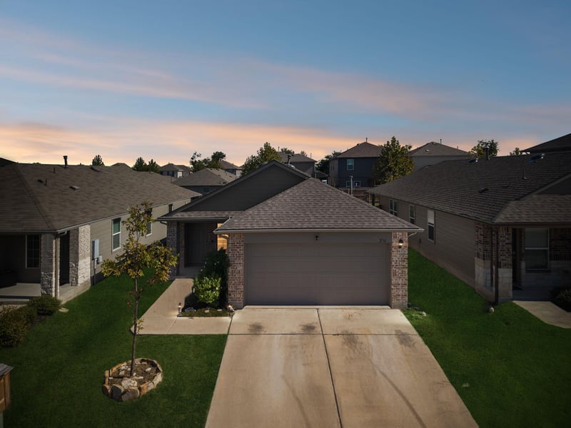 Virtual tour of 216 Dorchester Dr