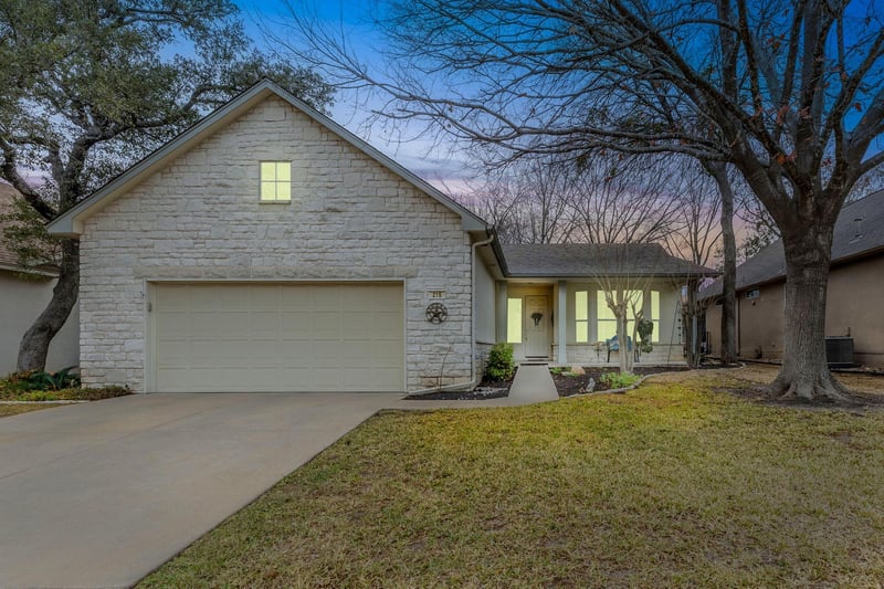 Virtual tour of 216 Whispering Wind DR
