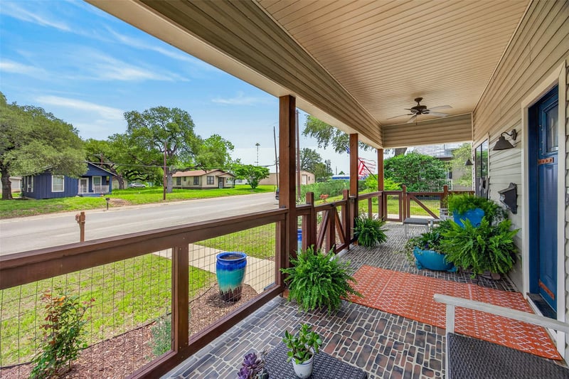 Virtual tour of 217 N Walnut Ave