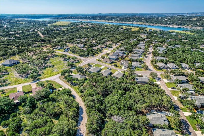 Virtual tour of 21707 Oxford DR