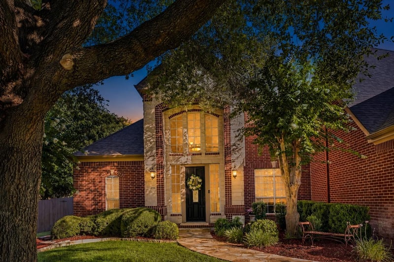 Virtual tour of 218 Champions DR