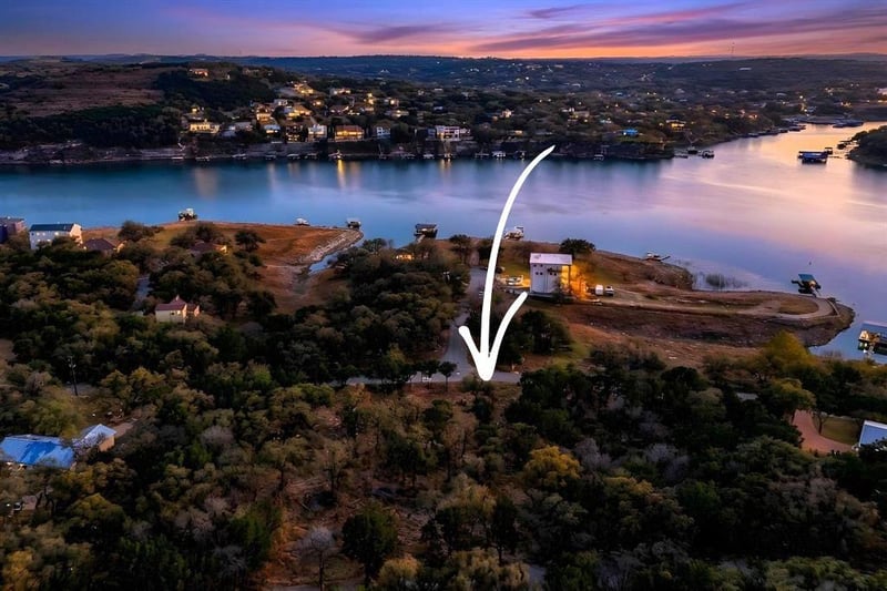 Virtual tour of 21808 Mockingbird/Falcon ST