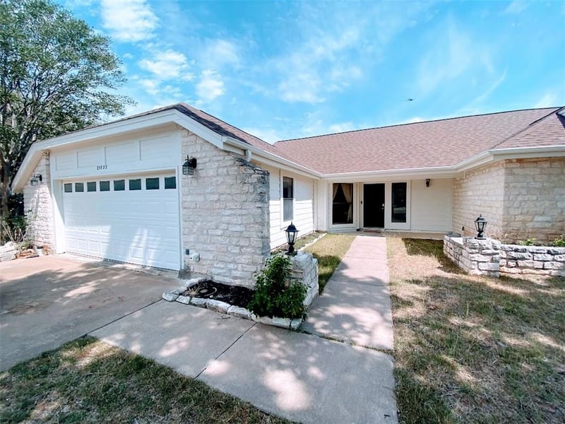 Virtual tour of 21822 SE Tallahassee Ave
