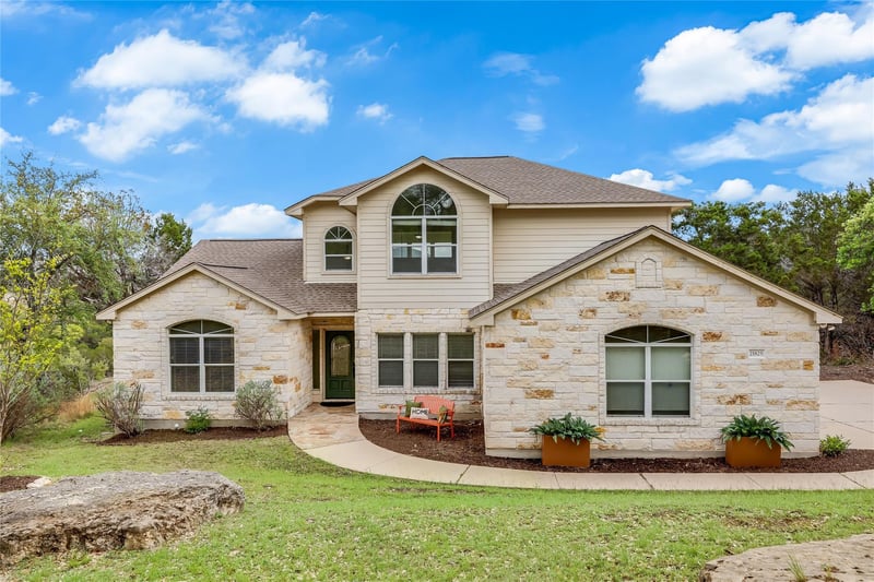 Virtual tour of 21825 Surrey Ln