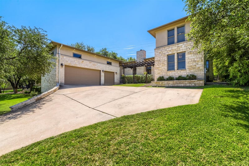 Virtual tour of 220 Clubhouse DR