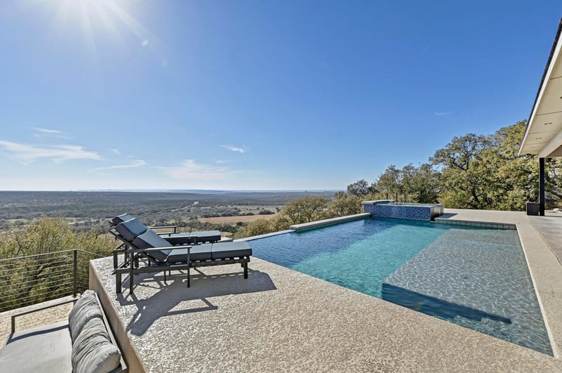 Virtual tour of 220 Eagle Rdg