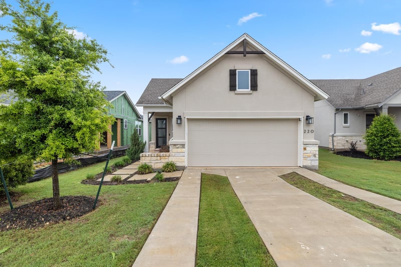 Virtual tour of 220 Monterey Oak TRL