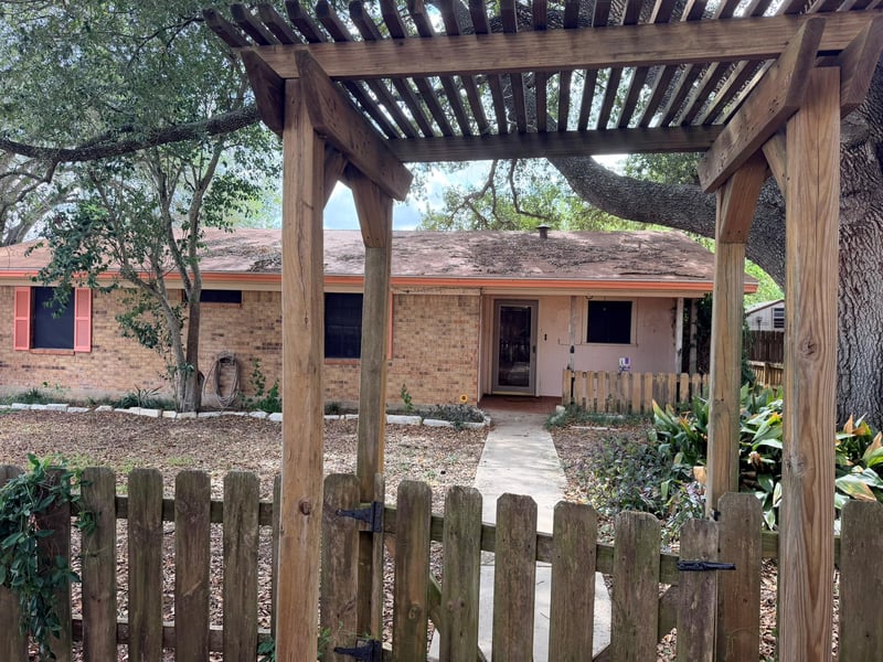 Virtual tour of 220 Parkview Dr