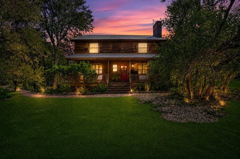 Virtual tour of 220 River Rapids RD
