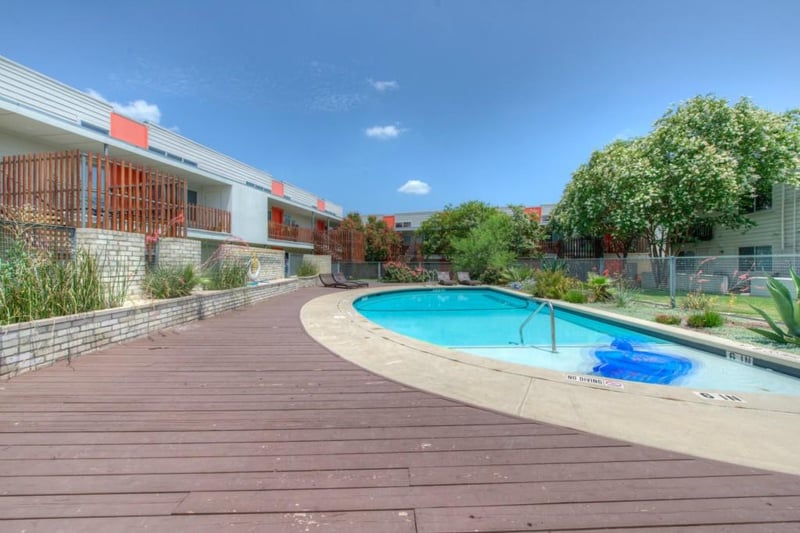 Virtual tour of 2200 Dickson Dr Unit #232