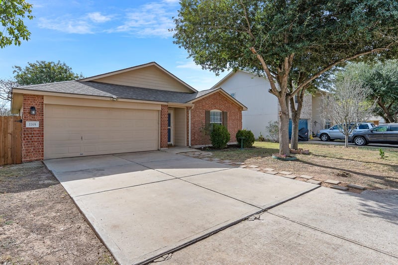 Virtual tour of 2201 Whistling Way