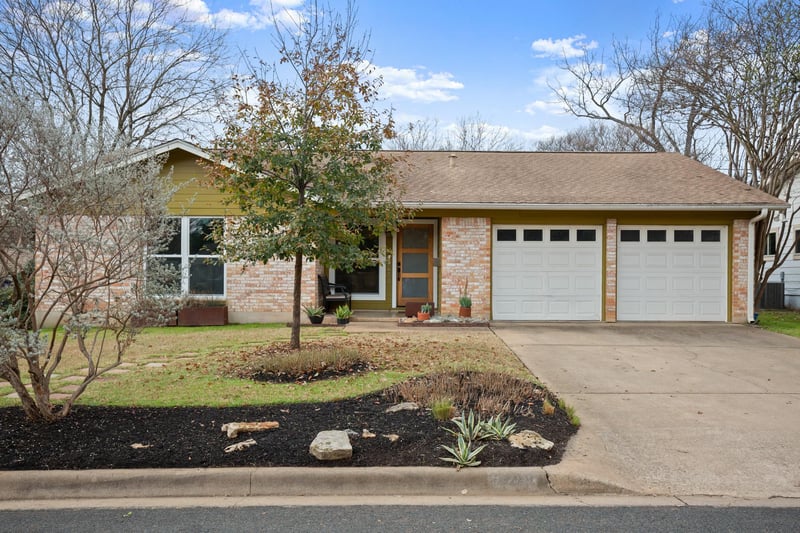 Virtual tour of 2203 Falcon Hill DR
