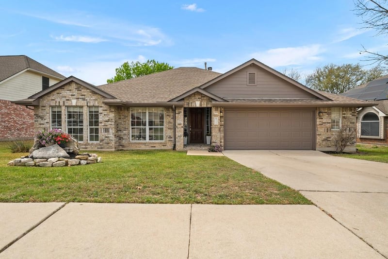 Virtual tour of 2203 Four Hills Ct