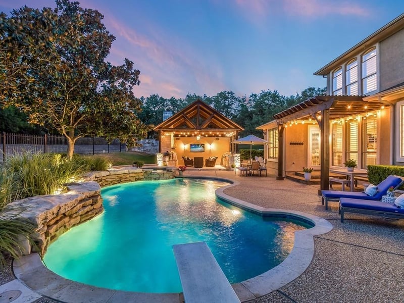 Virtual tour of 2204 Demona DR