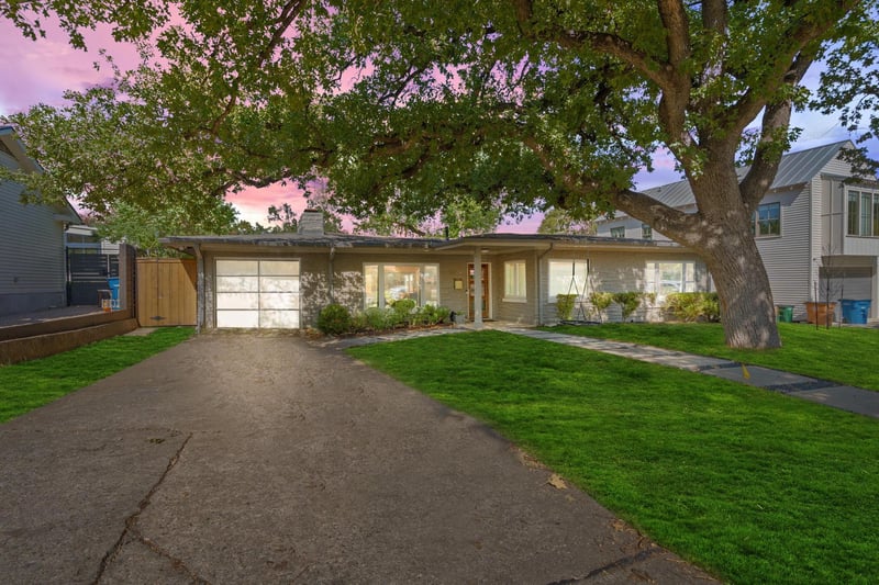 Virtual tour of 2204 Mccullough ST
