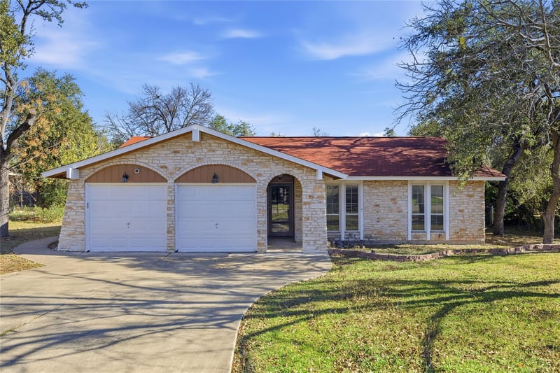 Virtual tour of 2204 N Celia Dr