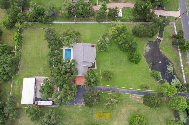 Virtual tour of 2204 Walsh DR