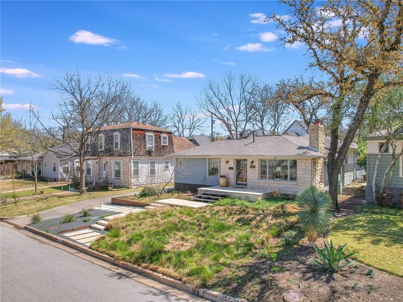 Virtual tour of 2205 Mountain View RD