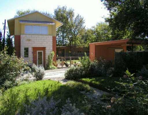 Virtual tour of 2205 S 2nd St