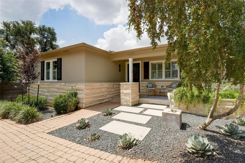 Virtual tour of 2205 Westover RD