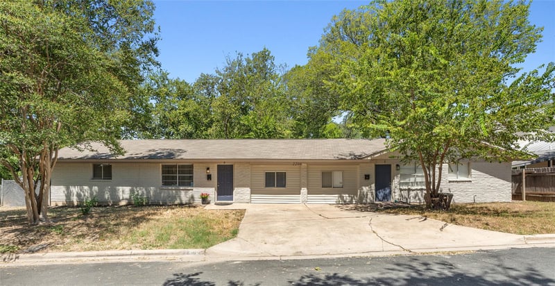 Virtual tour of 2206 Alta Vista Ave