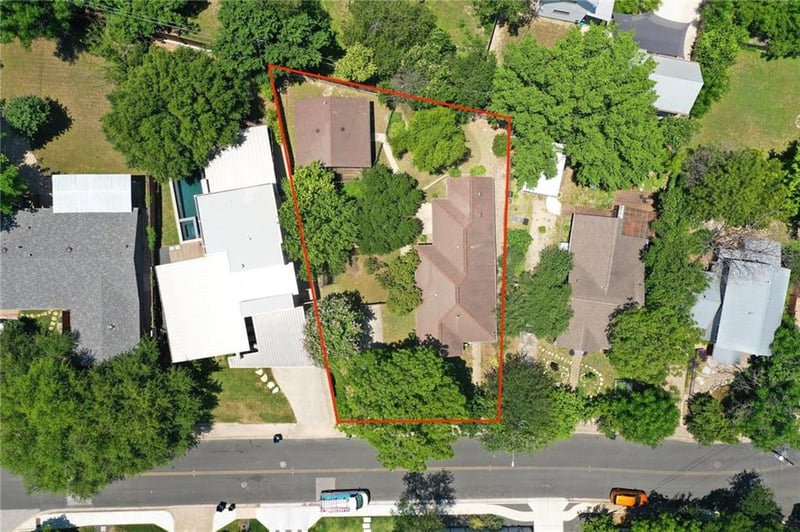 Virtual tour of 2206 East Side DR