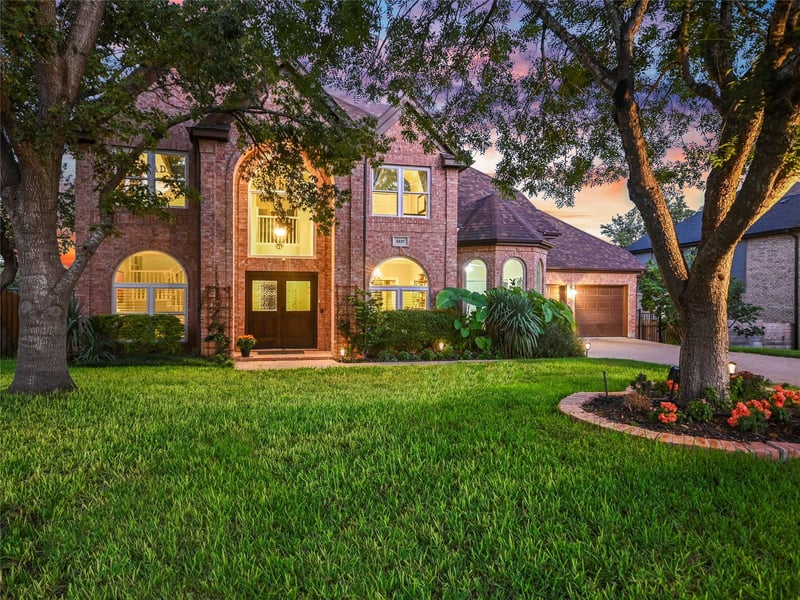 Virtual tour of 2207 Cliffs Edge DR