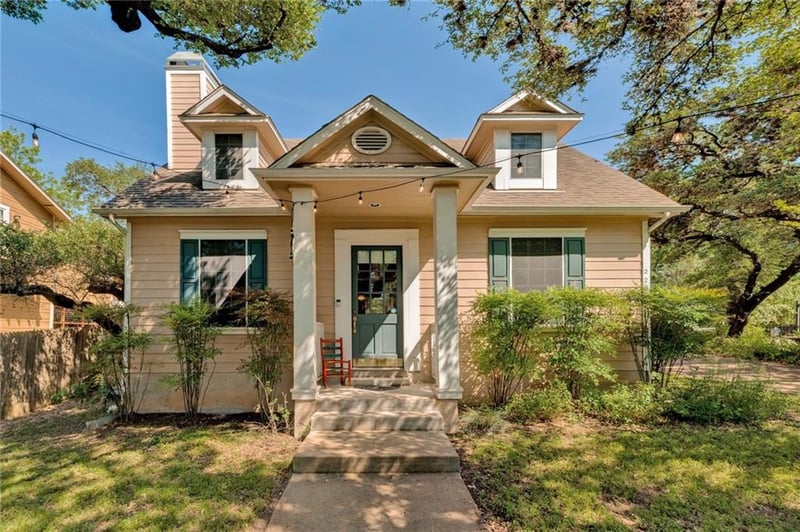 Virtual tour of 2207 Wilson St