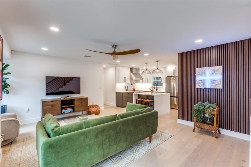 Virtual tour of 2209 Fair Oaks DR