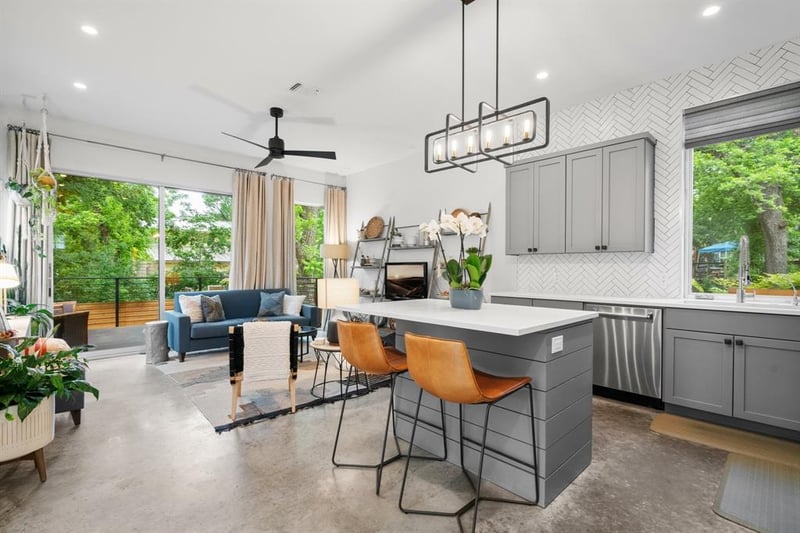 Virtual tour of 2209 Iva LN Unit #B