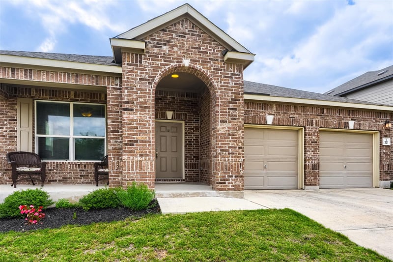 Virtual tour of 221 Auburn St