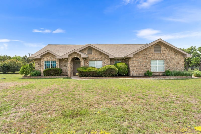 Virtual tour of 221 Breakaway RD