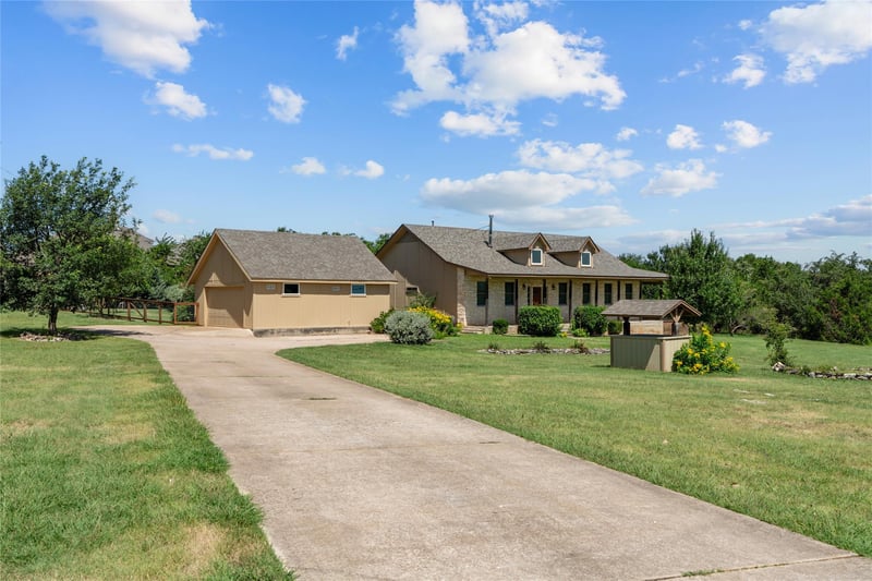 Virtual tour of 221 Chaparral RD