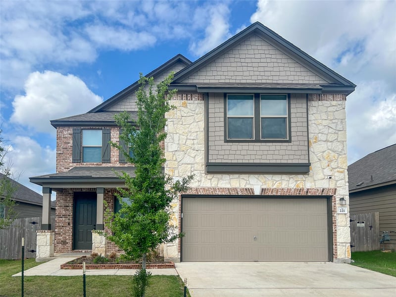 Virtual tour of 221 Summit DR