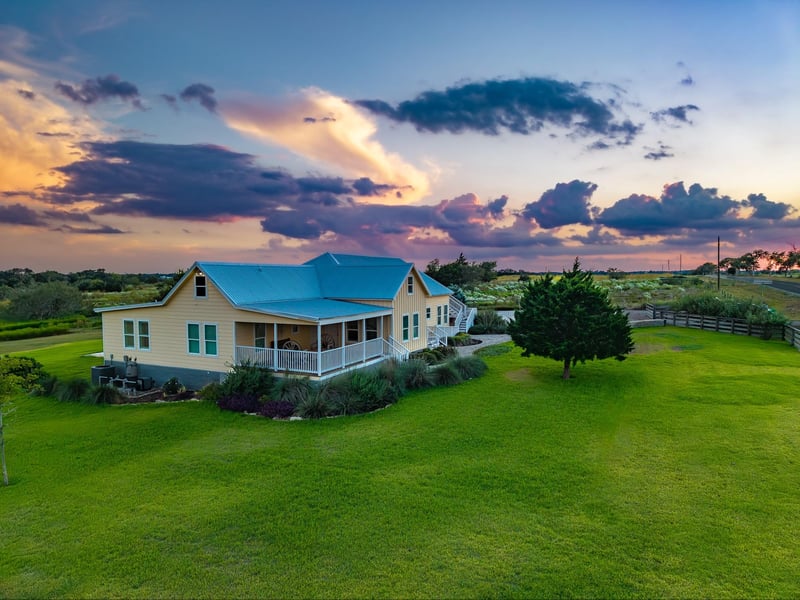 Virtual tour of 2210 FM 615