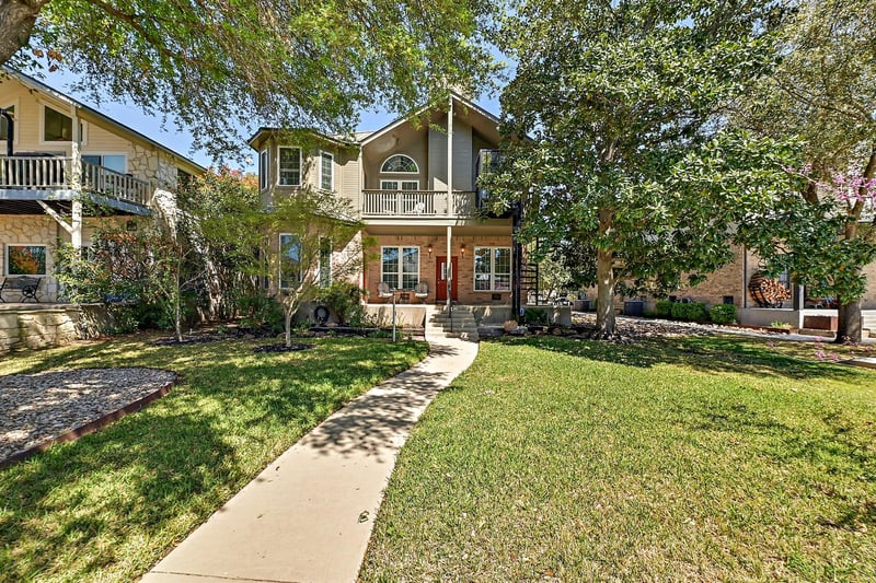 Virtual tour of 2210 Fredwoods DR