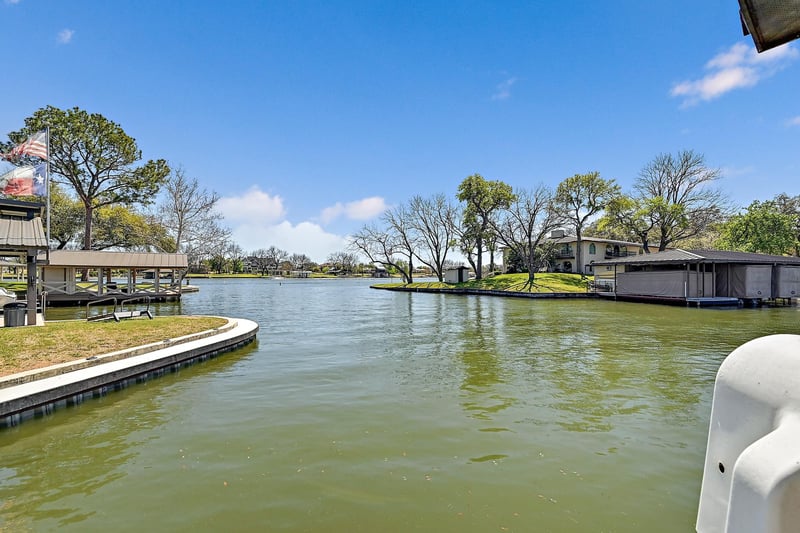 Virtual tour of 2210 Fredwoods Dr