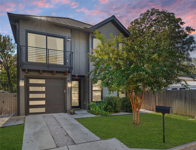 Virtual tour of 2211 Santa Rosa ST