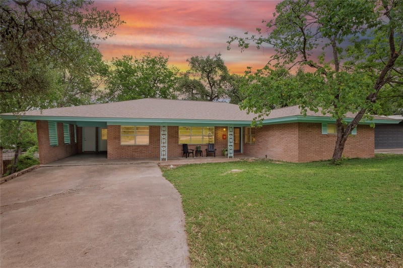 Virtual tour of 2213 Rebel RD