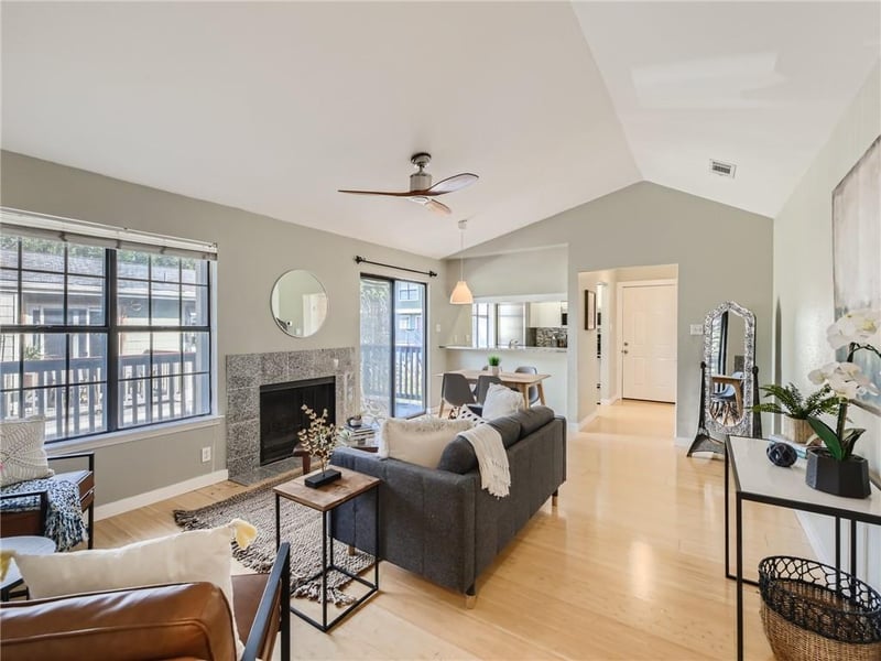 Virtual tour of 2215 POST RD Unit #2067