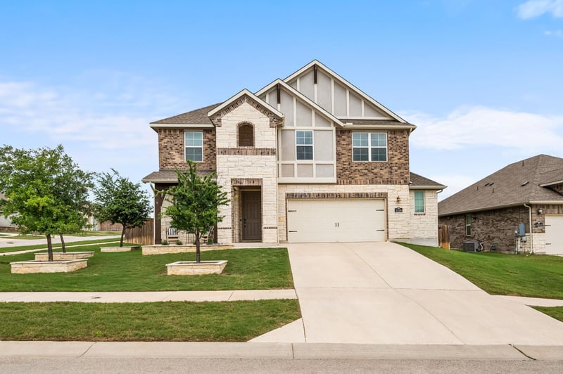 Virtual tour of 2216 Prairie Oaks DR