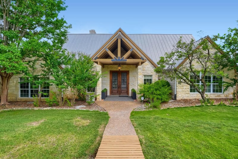 Virtual tour of 222 Winn Valley DR