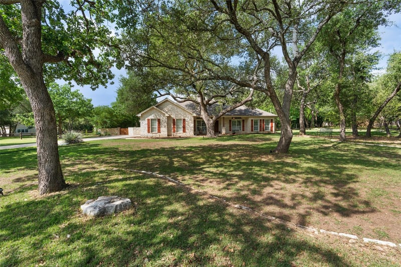 Virtual tour of 223 E Ridgewood RD