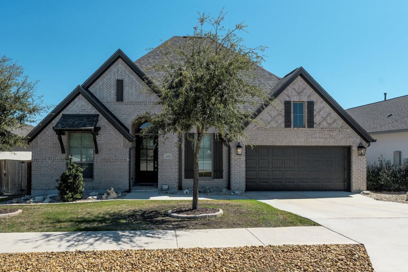Virtual tour of 223 Trailing Lantana Ln